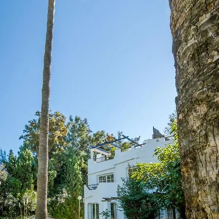 Tropical Getaway Townhouse In Nueva Andalucia Close To Naranjos Golf Holiday home *