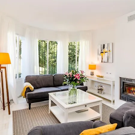 Tropical Getaway Townhouse In Nueva Andalucia Close To Naranjos Golf Holiday home *