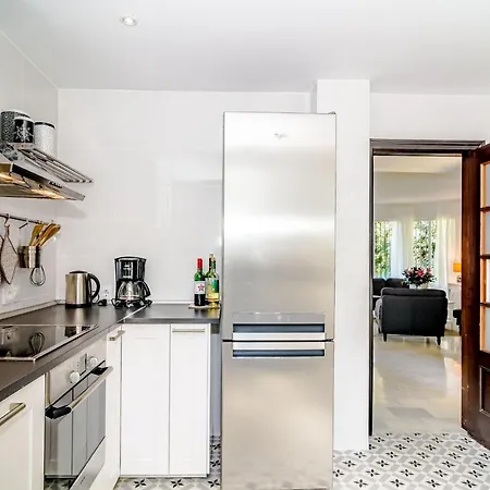 Tropical Getaway Townhouse In Nueva Andalucia Close To Naranjos Golf Holiday home *