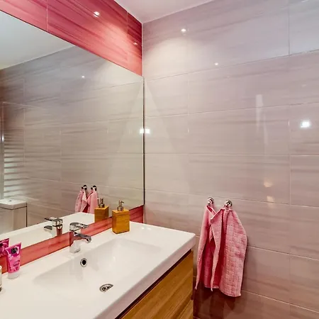 Tropical Getaway Townhouse In Nueva Andalucia Close To Naranjos Golf Holiday home